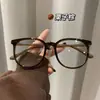 Armação de Óculos Marrom Frio Ultraleve para Miopia Mulheres Podem Ser Equipadas com Armações Estilo Americano Olho de Gato para Rostos Grandes Sem Maquiagem e Olhos Pequenos