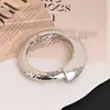 Pulsera de Metal Brillante Asimétrica con Cierre de Resorte Curvo Estilo Ins Transfronterizo Europeo y Americano para Mujer, Joyería de Diseño Único de Nicho