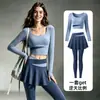 Conjunto de Yoga para Mujer Top Corto de Manga Larga con Cuello en U Falda con Cintura Cruzada de Bloques de Color Pantalones Cortos Ropa Deportiva para Gimnasio Entrenamiento Running