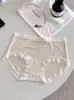 Nova calcinha estilo máscara triângulo sem costura para meninas, cintura média com renda, fina, respirável para o verão, forro de algodão puro antibacteriano, calcinha fofa