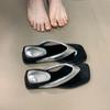 Chanclas de playa de verano para mujer para usar al aire libre 2025 Nuevas sandalias de playa con un toque moderno y de alta gama