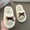 Bonitas y mullidas zapatillas sin cordones para mujer, nuevo estilo otoño e invierno 2026, con lazo, casual, que aumentan la altura, antideslizantes, para el hogar