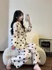 Conjunto de pijama blanco y negro de lunares estilo coreano para mujer, con un diseño fino para primavera/otoño, cuello de forma de pétalo, mangas largas y un cárdigan de dos piezas para estar en casa.