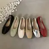 Zapatos de Hada Plateados de Suela Plana Estilo Coreano Brisa Suave de Noche 2026 Nuevos Bailarinas de Ballet con Lazo para Verano