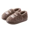 Chinelos de Algodão com Letras de Inverno Tamanho Grande Cobertura de Calcanhar Masculino Casual Quente Com Veludo Extra Solado Macio Confortável Chinelos de Casa para Interior