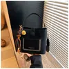 Bolso Retro para Mujer 2024 Nuevo Otoño e Invierno Nicho Hombro Único Cruzado Cubo Gran Capacidad Pu Tote Bolso de Mujer