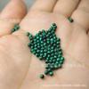 Cuentas redondas de malaquita no porosa de 2,5 mm para hacer joyas, hechas de cobre y acero inoxidable, con incrustaciones de cuentas redondas muy pequeñas y sueltas.