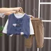 Conjunto de Três Peças para Meninos Outono Nova Roupa Atacado Conjunto de Três Peças com Colete Jeans de Elefante para Crianças Tendência