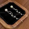 Brincos Longos Únicos com Design de Folha de Zircônia e Pérola, Brincos Doces Que Podem Ser Usados na Frente e Atrás, Brincos Estilo Festivo