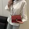 Bolso Cuadrado Pequeño Romboidal de Textura de Alta Gama al Por Mayor Bolso de Mujer 2025 Verano Nuevo Estilo Bolso de Hombro con Cadena de Lujo Ligero Bolso Cruzado para Viajero