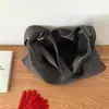 Nova bolsa casual com estampa de leopardo, bolsa tote de nicho da moda versão coreana, bolsa de ombro de grande capacidade estilo escuro para compras e uso diário para mulheres