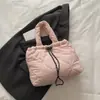 Bolsa Tote de Algodão de Grande Capacidade para o Dia a Dia 2025 Nova Simples Acolchoada Bolsa de Axila Versátil Bolsa de Ombro para o Dia a Dia