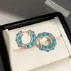 Exquisitos aretes de aro redondos de resina incrustados con diamantes de estilo retro con elegancia francesa, únicos y de nicho, con sensación de lujo ligero y alta gama para mujeres