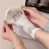 Meias de Algodão Sem Costura Novas para Primavera e Verão com Tema de Cachorro Fofo e Etiquetas de Tecido, Meias Curtas Versáteis para Tornozelo no Atacado, Meias Femininas de Algodão Penteado
