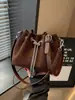 Bolso Cruzado de Alta Calidad de Nicho de Hombro Único para Debajo del Brazo para Mujer 2026 Nuevo Versátil para el Trabajo y el Viaje Bolso Cruzado Tipo Cubo