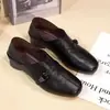 Sapatos de salto baixo retrô para o outono, novo modelo 2026 para mães, com sola macia, confortáveis para mulheres de meia-idade, adequados para sobreposição, sapatinhos de couro