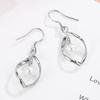 Suministro de Fábrica Aretes Creativos de Perlas Giratorias Elegantes Hojas Huecas Aretes de Tuerca para Mujer Aretes Planos Torcidos