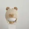 Chapéu de Bebê Estilo Coreano Versátil com Pom-Pom Proteção para Orelhas para Outono e Inverno, Chapéu Pulôver Quente para Meninos e Meninas, Espesso e Super Fofo para Recém-Nascidos