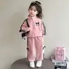 Conjunto de roupas esportivas de outono para meninas: jaqueta infantil casual com zíper de desenho animado, moletom e calça de moletom infantis, conjunto de duas peças estilo coreano