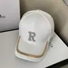 Nueva gorra de béisbol estilo coreano para mujer, moda simple, letra R con diamantes de imitación, diseño que resalta la cara, sombrero de pico de pato, venta al por mayor