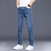 Hong Kong 2026 Primavera Nuevos Jeans Rectos Ajustados para Hombre Estilo Coreano Modernos Elásticos de Alta Gama Casual Pantalones Largos para Primavera y Otoño