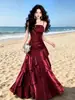 Nuevo vestido de tirantes de tarta de verano para viajar y vacacionar en Sanya, con un diseño entallado a la cintura que estiliza, es elegante y moderno.