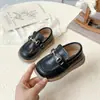 Zapatos de piel para bebé estilo coreano 2026 primavera y otoño moda ligeros nuevo estilo para niñas simples versátiles sin cordones