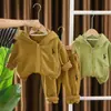 Macacão de Inverno para Bebê Inverno Novo Estilo Meninos Veludo Engrossado Equitação Bordado Com Capuz Moda Conjunto de Duas Peças Tendência Venda Direta
