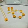 Pulsera de Acero de Titanio Trébol de la Suerte de Cinco Hojas de Tres Piezas Transfronteriza con un Toque de Alta Gama, Joyería Popular de Acero Inoxidable para Mujer del Fabricante