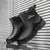 Botas de lluvia forradas de polar, botas de goma antideslizantes, botas de pesca de moda para hombre de caña corta, botas de trabajo de caña media engrosadas para sitios de construcción, cálidas y resistentes al desgaste