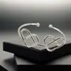 Pulsera Nueva Geométrica Doble Corazón Hueca, Elegante y Moderna, Pulsera Sencilla con un Toque de Lujo Ligero y de Alta Gama, Joyería Vintage para Mujeres