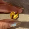 Anillo Irregular Cepillado Dorado Ondulado Sedoso con Diseño de Pliegues Color Crema Anillo Medieval Personalizado Apilable para Mujer