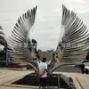 Escultura Abstrata de Asa em Aço Inoxidável com Superfície Espelhada, Grande Ornamento de Paisagismo Externo, Ponto Popular para Fotos na Praça do Escritório de Vendas