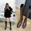 Botas de ciclismo planas marrons para mulheres, novidade outono/inverno 2026 estilo coreano, botas altas de salto baixo para mulheres baixinhas, botas longas emagrecedoras e estilosas