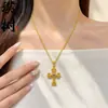 Collar con colgante de cruz de llama chapado en oro estilo joyería, cadena para la clavícula de nicho de lujo ligero de alta gama para mujer