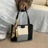 Bolsa Feminina Estilo Novo 2026, Color Block Estiloso, Retrô, Simples e Elegante, Adequada para o Trabalho e Uso Casual, Grande Capacidade, Bolsa de Ombro e Mão