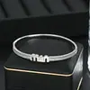 Pulsera de Mano Personalizada de Zirconia Micro-Pavé con Electrochapado de Oro Real para Mujer, Pulsera de Uñas de Mariposa con Letra H de Alta Gama, Pulsera de Lujo Accesible