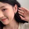 Pendientes de mariposa elegantes y exquisitos de estilo coreano para mujer, aretes asimétricos de lujo con luz de nicho de piedra lunar, aretes con sentido de diseño avanzado