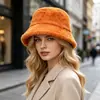 Chapéu de pescador de pelúcia em cores vibrantes para outono e inverno, quente e à prova de frio, versátil, moderno, casual, com toque de alta qualidade, faz o rosto parecer menor