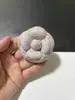 Nuevo corsage de broche para joyería de flor de camelia perfumada pequeña Nibu con forma súper de flor, de 6.6 cm de alto, de gama alta