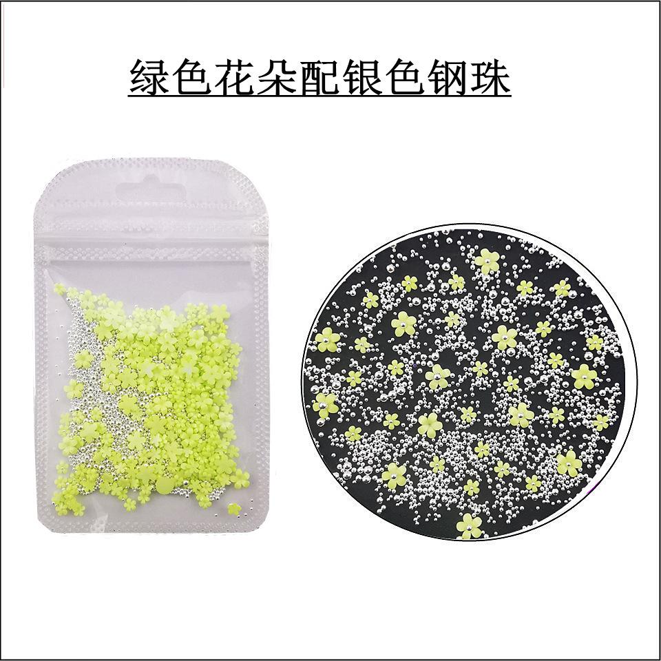 绿色花朵配银色钢珠