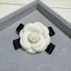 Broche Decorativo Novo Estilo Laço Atacado Simples High-End Europeu e Americano Retrô Camélia Broche de Tecido Acessórios