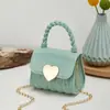 2023 Nuevo bolso mini de gelatina portátil con cierre de corazón en relieve de diamante bolso pequeño casual boca sobre rojo