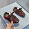Zapatillas deportivas casual retro de suela blanda para niños, bloques de color versátiles, modelo de otoño 2026, con velcro para niñas, estilo Forrest Gump
