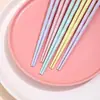 Palillos de aleación para el hogar de alta gama familiares nuevos palillos una persona un color palillos para servir resistentes a altas temperaturas palillos para uñas fábrica al por mayor