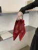 Elegantes tacones de aguja de terciopelo de estilo francés con punta fina para mujer, colección otoño 2026, diseño de punta baja, adecuados para el trabajo y el uso diario, exudando un estilo sofisticado y refinado