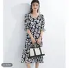 Vestido Largo Negro y Blanco Floral Relajado Estilo Japonés, Verano Delgado Cuello en V Volantes Adelgazante