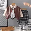 Conjunto de Primavera para Niños 2026 Nuevo Elegante Ropa de Primavera y Otoño para Bebés Ropa Infantil Chaqueta de Cuero Chaleco Conjunto de Tres Piezas Moderno