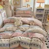 Popular Juego de Cuatro Piezas de Hilo Esponjoso con Patrón de Triángulos, Tacto de Algodón Ultra Suave, Juego de Cama de Tres Piezas para Temporada Estudiantil, Cama Individual, Dormitorio