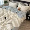 Conjunto de cuatro piezas de algodón fresco y lindo con estampado de dibujos animados, estilo INS de algodón puro, adorable y suave, adecuado para todas las estaciones, juego de tres piezas para dormitorio
